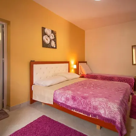 Apartment Kalaja Krujë